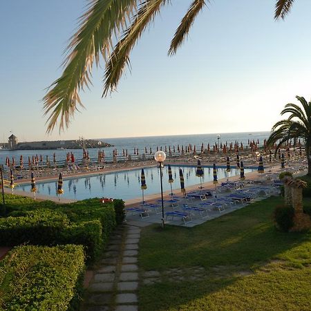 Hotel Baia Del Sole Civitavecchia Kültér fotó