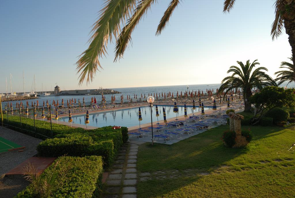 Hotel Baia Del Sole Civitavecchia Kültér fotó