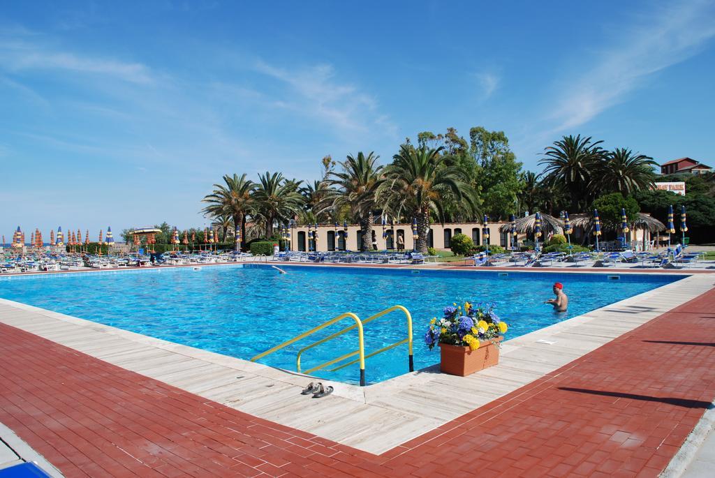 Hotel Baia Del Sole Civitavecchia Kültér fotó